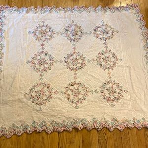Beautiful vintage handmade quilt approx 52x44 inches